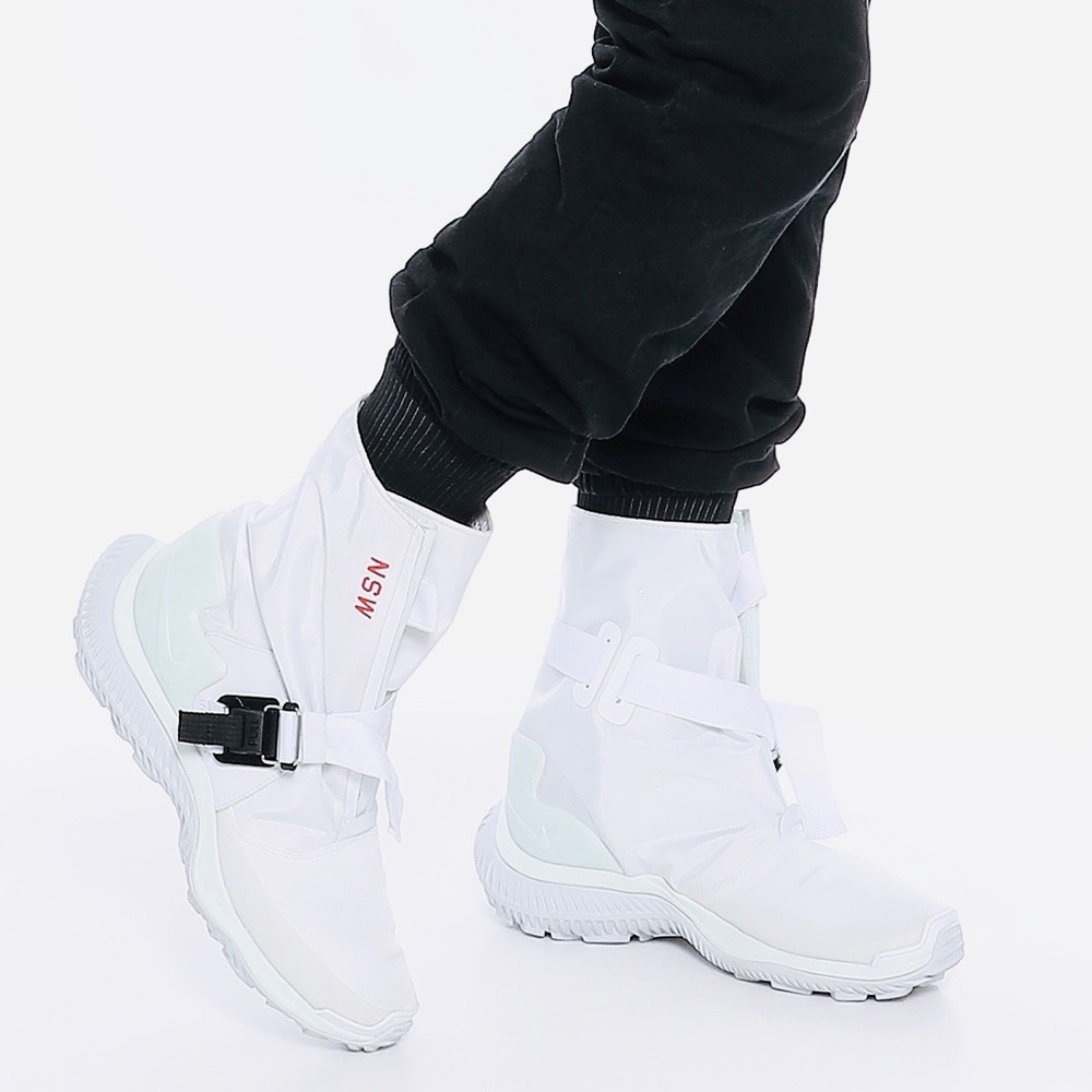 NSW Nikelab Gaitor Boot USED